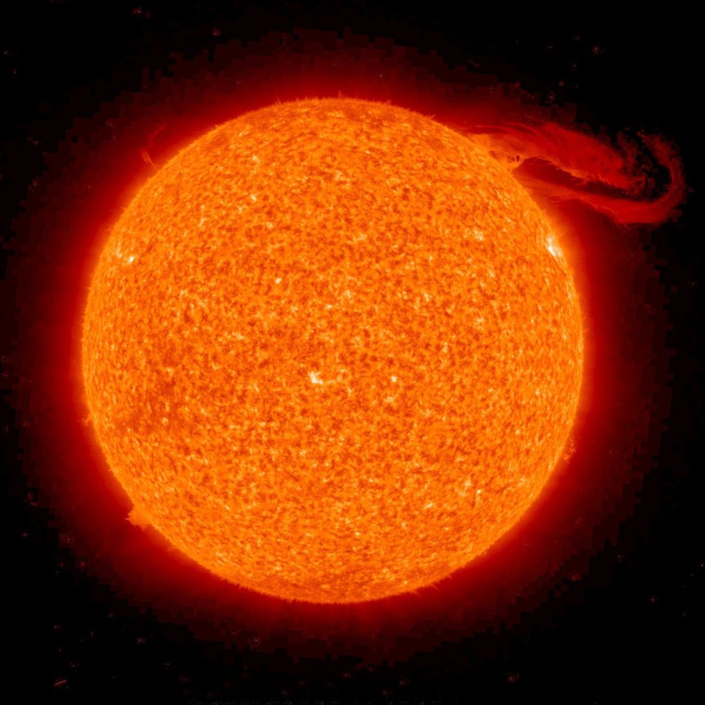Солнце. Спектральный класс: G2. Есть вероятность наблюдения через телескоп Coronado
