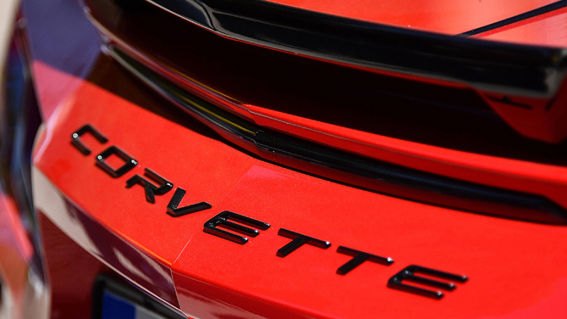 Chevrolet представила спорткар Corvette с мощным мотором