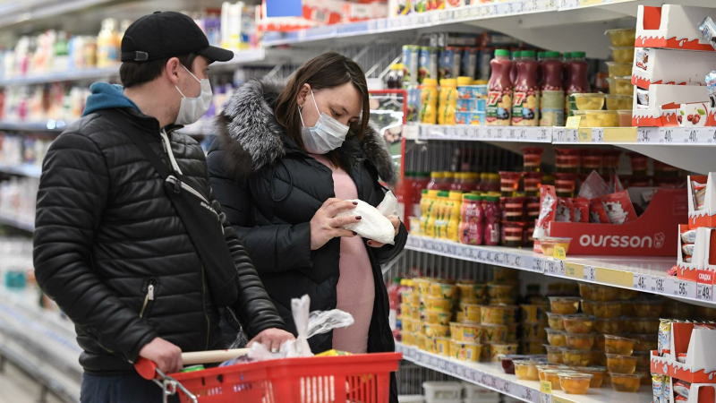 Россияне решили закупить продукты перед длинными выходными
