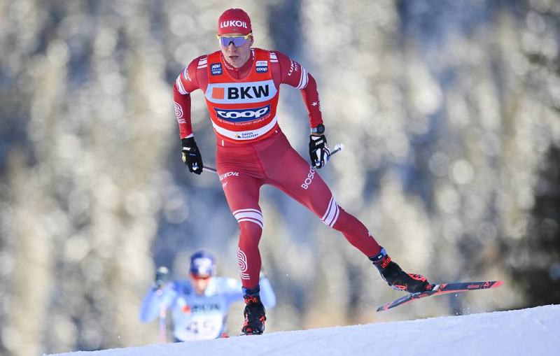 Большунов в свой день рождения стал вторым в масс-старте на "Тур де Ски"

