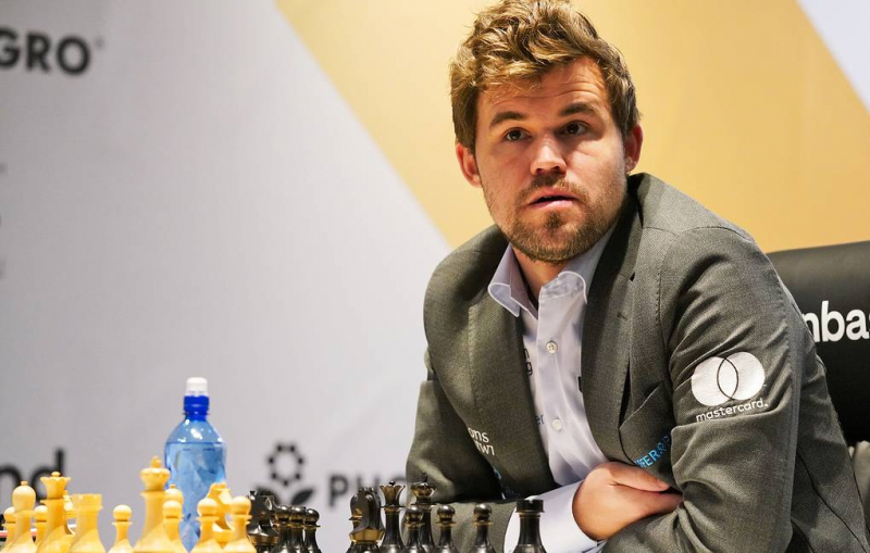 Карлсен обыграл Непомнящего и защитил титул чемпиона мира по шахматам

