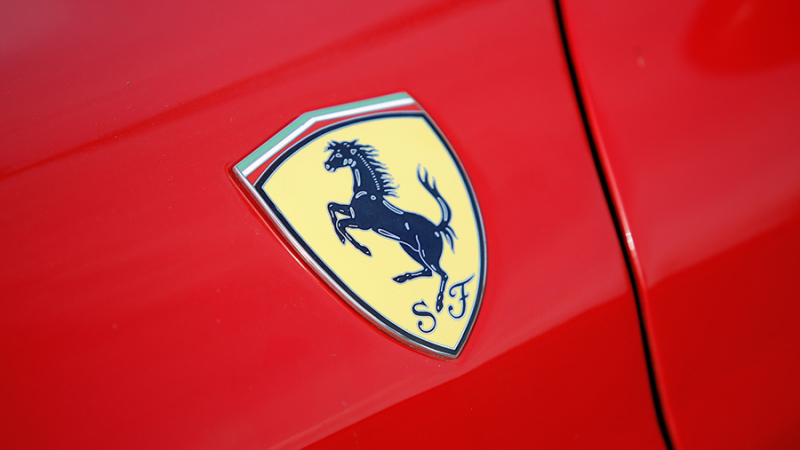 Названы сроки появления первого в истории Ferrari кроссовера