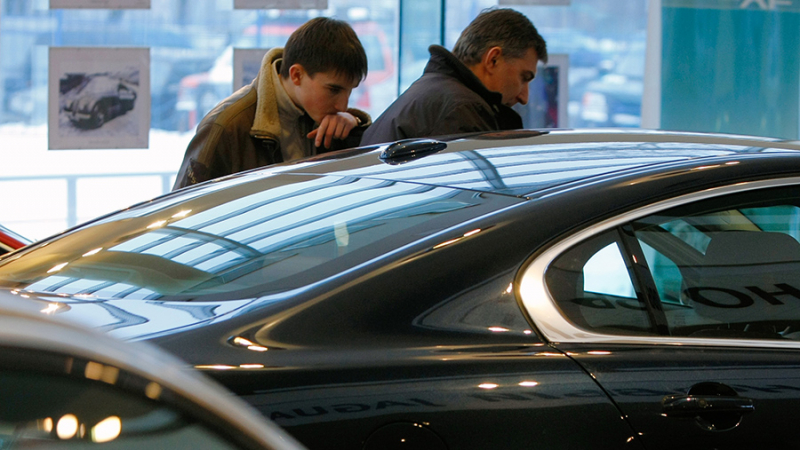 Продажи новых автомобилей в России в ноябре сократились на 20%