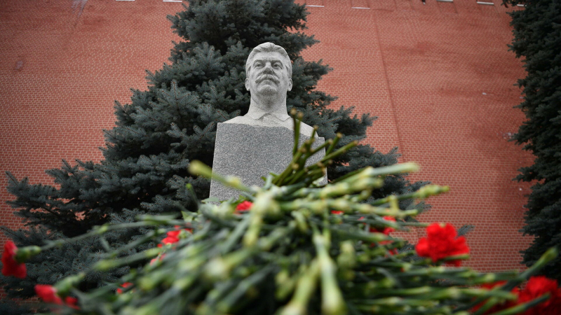 Сенатор прокомментировал предложение о перезахоронении советских деятелей