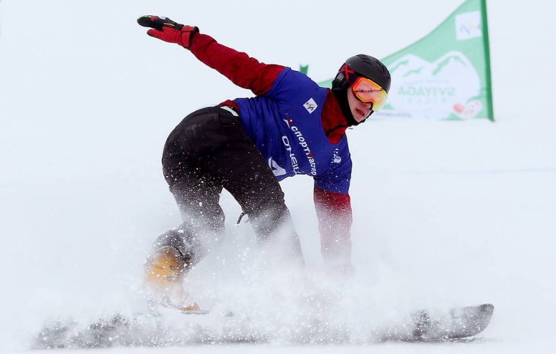 Сноубордист Логинов выиграл золотую медаль на этапе Кубка мира в Швейцарии

