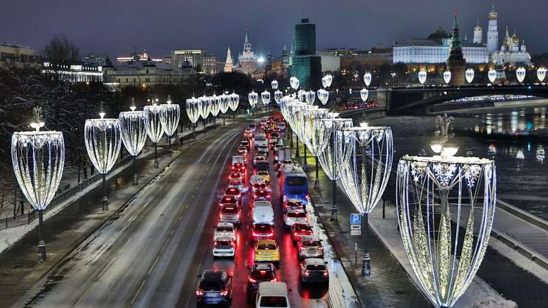 Городские службы Москвы работают в усиленном режиме из-за снегопада