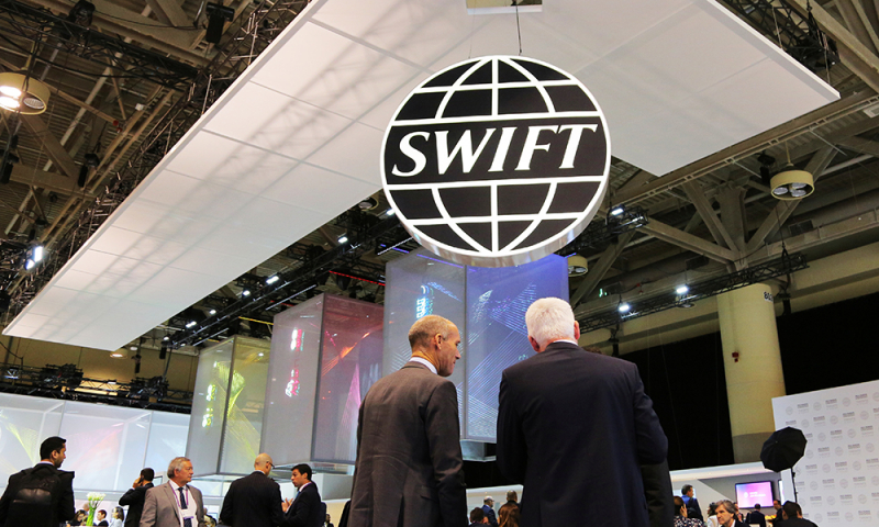 Обзор иноСМИ: отключение России от SWIFT и угрозы G7