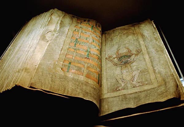 Гигантский кодекс, артфакт раскрытый на страницах 576—577 (листы 289 verso — 290 recto). Автор: Kungl. biblioteket, Attribution