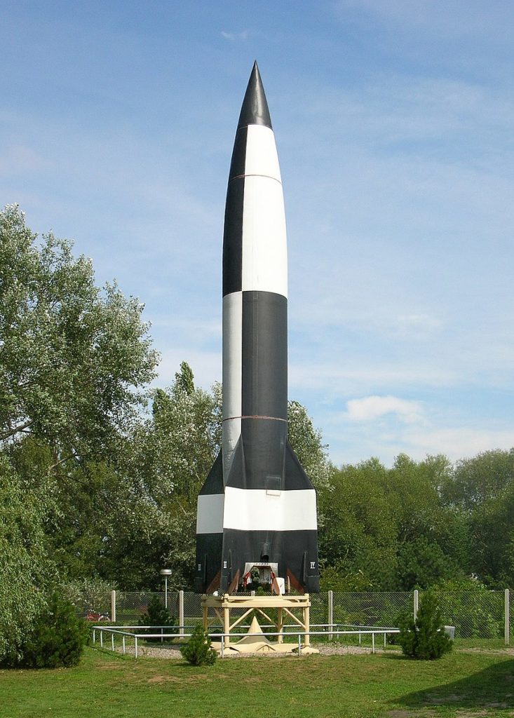 Копия первой ракеты «Фау-2» в музее ракет Пенемюнде Автор: AElfwine