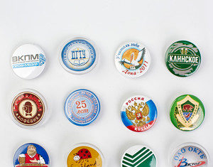 Почему значки с логотипом пользуются спросом?