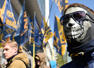 Идет огневая подготовка: одесские радикалы пригрозили местью Зеленскому