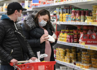 Россияне решили закупить продукты перед длинными выходными