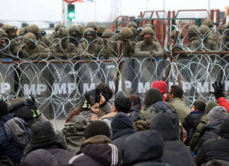 Польша обвинила Белоруссию в нападении мигрантов на силовиков