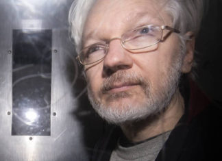 Ассанж перенес инсульт в тюрьме