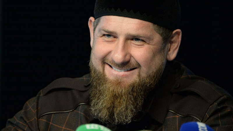 Кадыров признался, что мама его ругает за строгость с подчиненными
