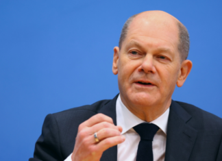 Новый канцлер Германии начал портить отношения с Россией