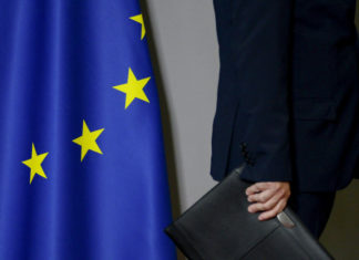 Обзор иноСМИ: «завоевание» Европы и надзор за соцсетями