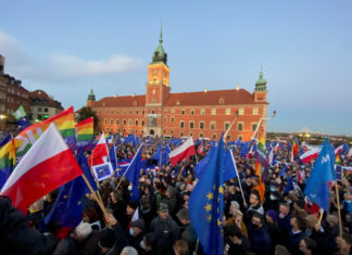 Польша пригрозила прекратить взносы в бюджет ЕС