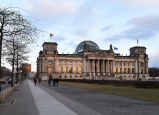 В Бундестаге назвали «Северный поток — 2» политическим проектом