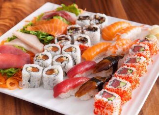Суши и роллы : самые популярные блюда японской кухни в России