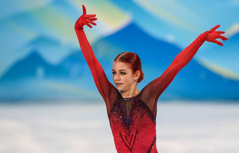 Фигуристка Валиева лидирует после короткой программы на Олимпиаде в Пекине

