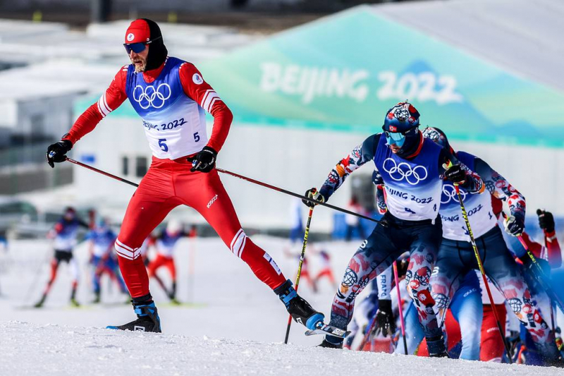 Лыжник Большунов выиграл золото в масс-старте на Олимпиаде. Якимушкин завоевал серебро

