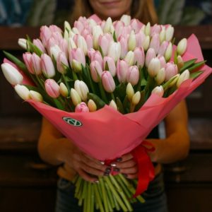 Почему на 8 Марта дарят тюльпаны?