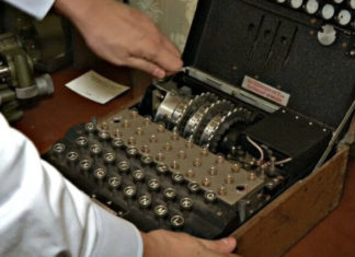 Как работала шифровальная машина «Энигма» и используется ли она сегодня?