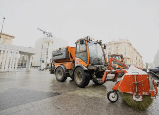 Около 2000 единиц подметально-вакуумной техники ежедневно очищают Москву от пыли и грязи