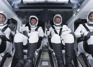 SpaceX впервые отправила туристов на МКС при помощи корабля Crew Dragon