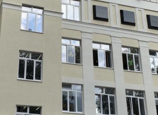 Завершено остекление здания детской поликлиники в районе Кунцево