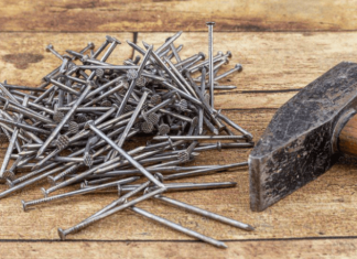 Нет гвоздей и процессоров: какую продукцию не производят в России