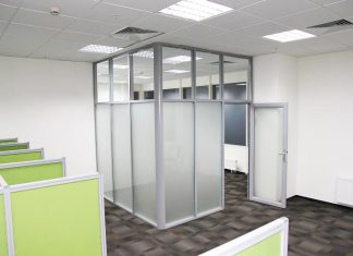 Поливинилхлорид при изготовлении офисных перегородок