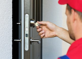 Вскрытие замков: как открыть дверь без ключа?