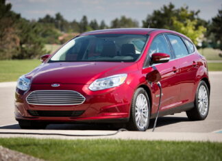 Компания Ford снизила цены на электрический Ford Focus
