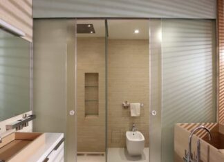 Преимущества душевых кабин на основе стеклянной перегородки