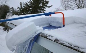 Способы очистки снега с крыш