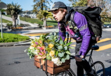 Почему цветы с доставкой пользуются спросом?