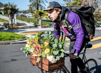 Почему цветы с доставкой пользуются спросом?