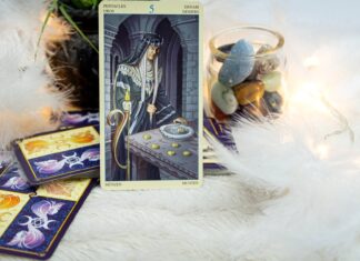 Как гадать на картах Таро на будущее: советы новичкам