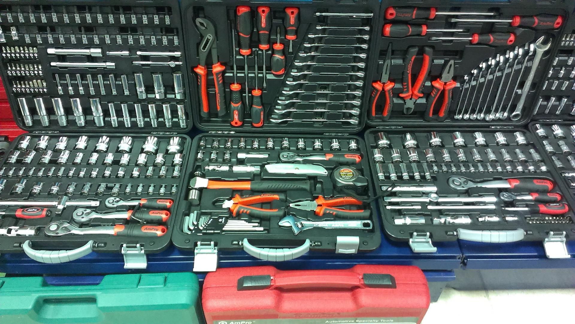Магазин нужного инструменты. Набор инструментов 13m04 Toolbox. Kraftool 27888. Автомастерская инструменты. Набор инструментов для гаража профессиональный.