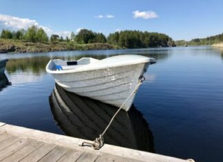 Прогулки на катере в Карелии