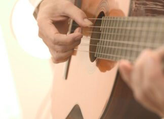 Как правильно выбрать гитару: советы и рекомендации начинающим
