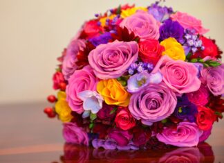 Как правильно выбрать букет роз: советы опытных флористов