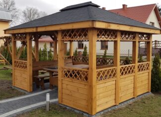 Преимущества и недостатки деревянной беседки