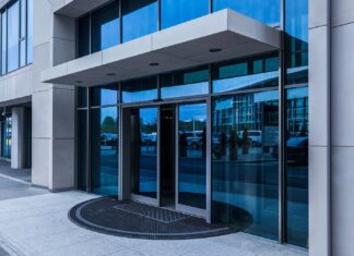 Двери для бизнеса: какие бывают и как выбрать