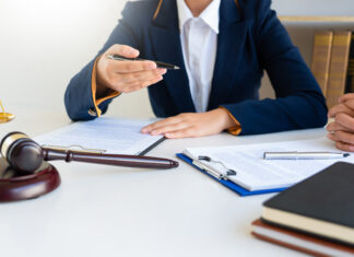 Когда и зачем обращаться к налоговому юристу