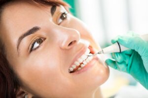 Ультразвуковая чистка зубов: преимущества и предписание