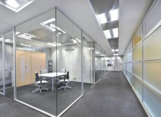 Короткий обзор цельностеклянных перегородок Цельностеклянные перегородки