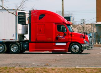 Как выбрать компанию для перевозки груза по России